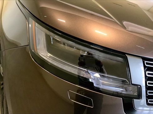 Certified 2025 Land Rover Range Rover SE AWD/4WD image 27