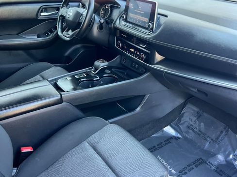 Used 2025 Nissan Rogue SV image 18