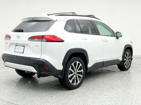 Used 2023 Toyota Corolla Cross XLE image 5