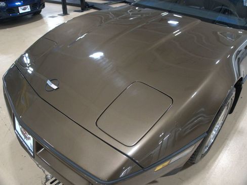 Used 1986 Chevrolet Corvette Convertible image 11