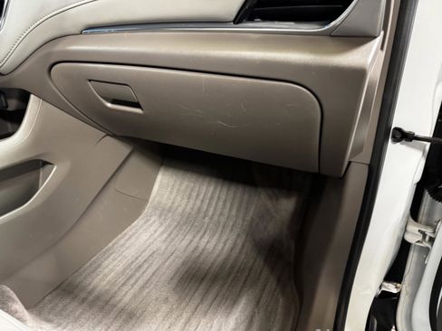 Used 2020 Chevrolet Traverse LT w/ Driver Confidence II Package image 39