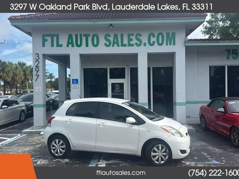 Used 2010 Toyota Yaris 4-Door Hatchback FWD image 1