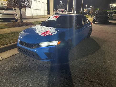 Used 2024 Honda Civic Sport image 3