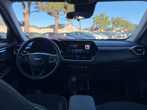 Used 2025 Chevrolet TrailBlazer LT image 29