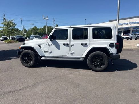 Used 2019 Jeep Wrangler Unlimited Sahara w/ Uconnect 4C Nav & Sound Group AWD/4WD image 16