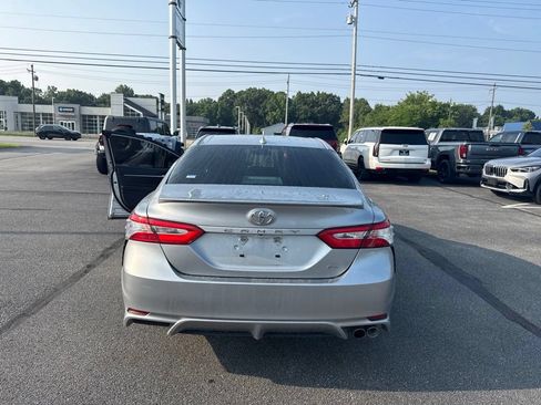 Used 2020 Toyota Camry SE FWD image 19
