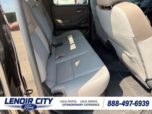 Used 2022 Nissan Frontier SV AWD/4WD image 12