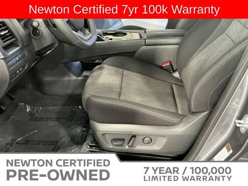 Used 2025 Nissan Rogue SV FWD image 12