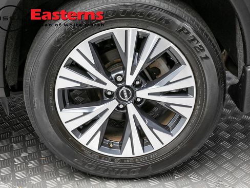 Used 2023 Nissan Rogue SV AWD/4WD image 8