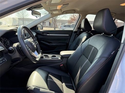 Used 2024 Nissan Altima 2.5 SR image 24