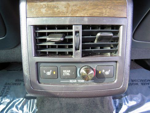 Used 2017 Toyota Avalon Limited image 27