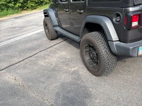 Used 2018 Jeep Wrangler Unlimited Sport S AWD/4WD image 3