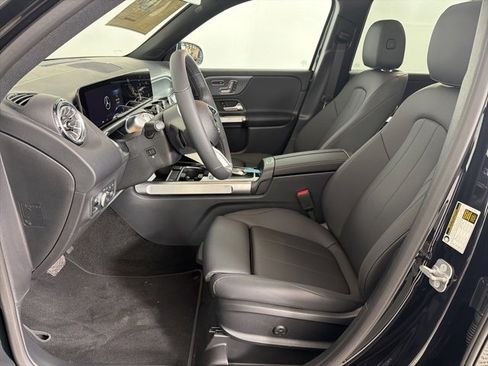 New 2025 Mercedes-Benz GLB 250 4MATIC image 11