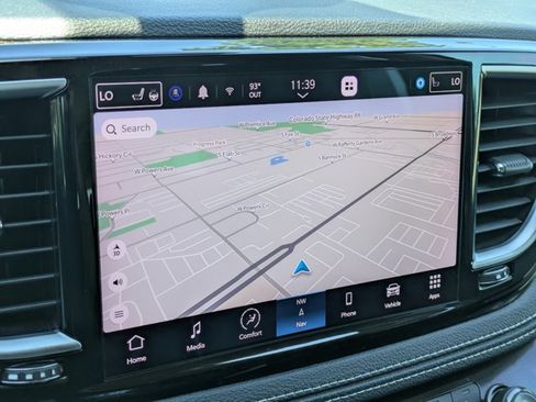 Used 2023 Chrysler Pacifica Limited FWD image 14