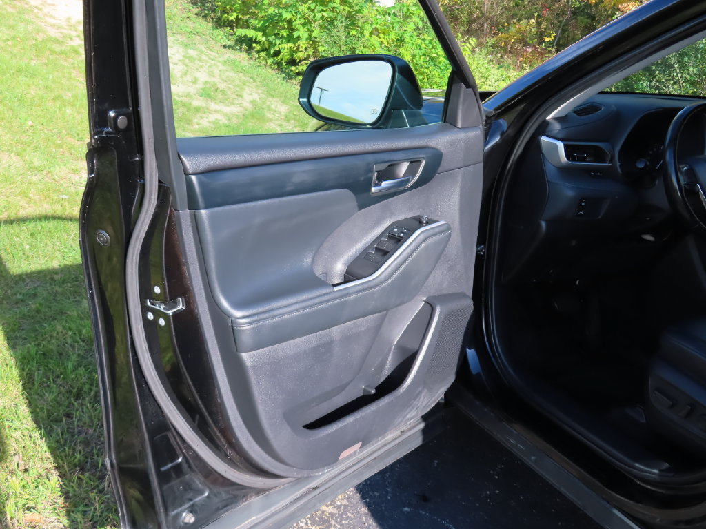 Used 2021 Toyota Highlander XLE AWD/4WD image 28