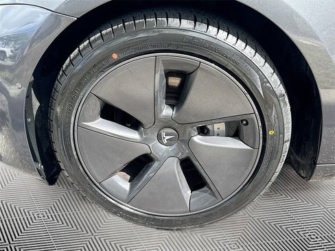 Used 2021 Tesla Model 3 Standard Range Plus image 30
