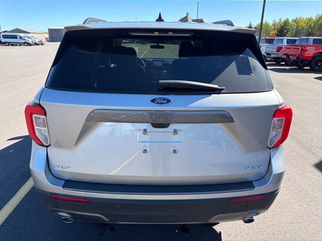 Used 2024 Ford Explorer XLT w/ Equipment Group 202A AWD/4WD image 4
