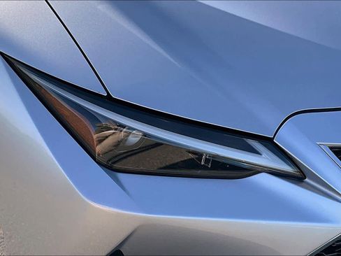 Used 2022 Lexus IS 300 image 28