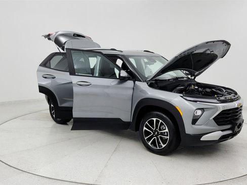 Used 2025 Chevrolet TrailBlazer LT AWD/4WD image 12