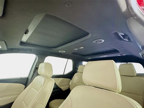Used 2023 Chevrolet Traverse Premier FWD image 15