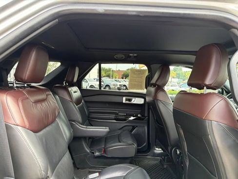 Certified 2022 Ford Explorer Platinum w/ Equipment Group 601A RWD image 15