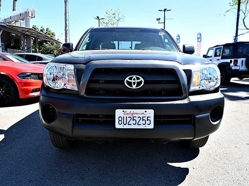Used 2011 Toyota Tacoma 2WD Double Cab w/ Convenience Pkg image 2