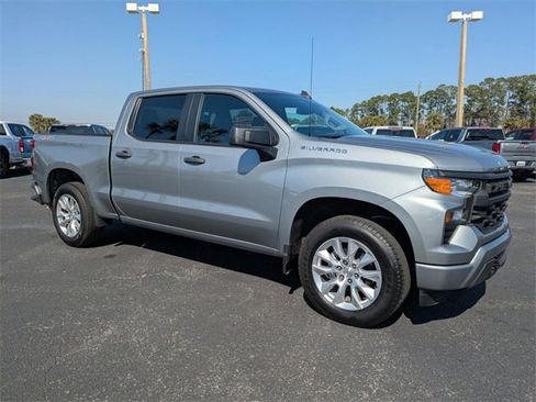 Used 2024 Chevrolet Silverado 1500 Custom image 2