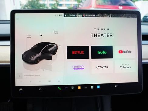 Used 2023 Tesla Model 3 Standard Range image 35