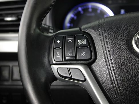 Used 2019 Toyota Highlander Limited image 28