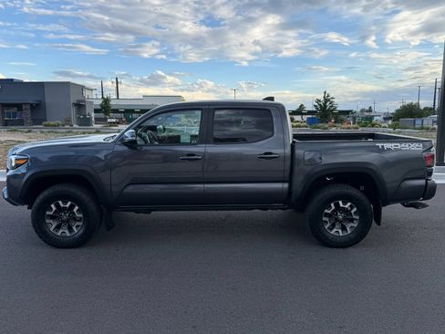 Used 2022 Toyota Tacoma TRD Off-Road w/ Technology Package AWD/4WD image 3