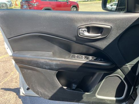 Used 2019 Jeep Compass Limited AWD/4WD image 22