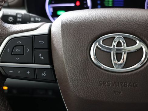 Used 2021 Toyota Sienna Platinum image 29