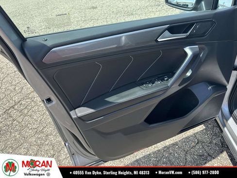 Certified 2023 Volkswagen Tiguan SE R-Line AWD/4WD image 19