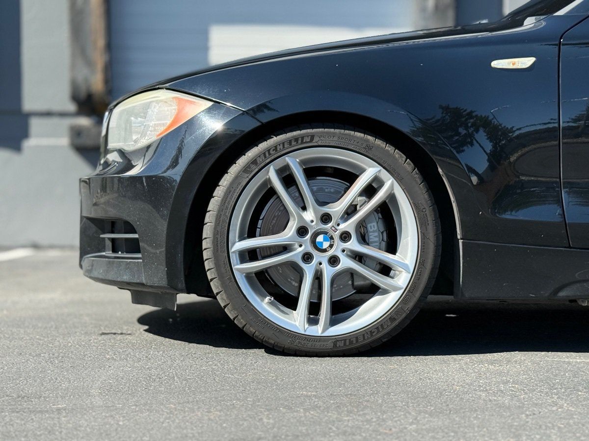 Used 2012 BMW 135i Convertible RWD image 9