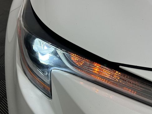 Used 2020 Toyota Corolla LE image 9