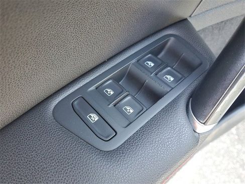 Used 2019 Volkswagen GTI SE image 13