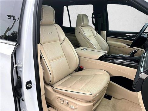 Used 2023 Cadillac Escalade Premium Luxury w/ Performance Package AWD/4WD image 9