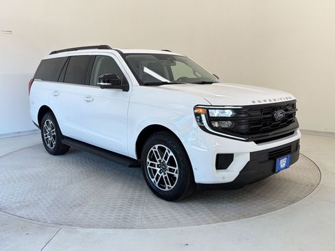 Used 2025 Ford Expedition Active image 7