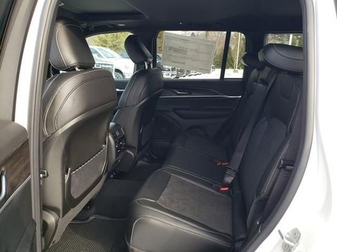 New 2026 Jeep Grand Cherokee Altitude image 7