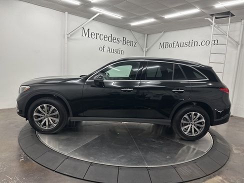 Used 2025 Mercedes-Benz GLC 300 4MATIC image 4