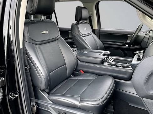 Used 2025 Ford Expedition Max Platinum AWD/4WD image 30