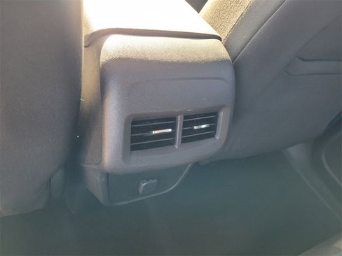 Used 2018 Chevrolet Equinox LT image 8