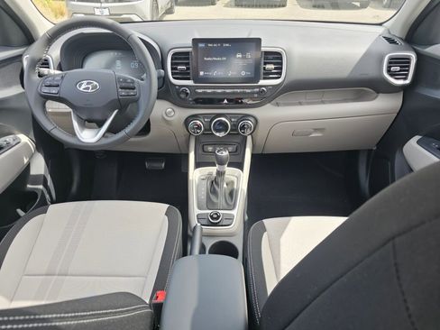 Used 2025 Hyundai Venue SEL image 13