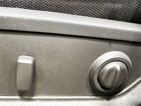 Used 2017 Chevrolet Traverse LT image 20