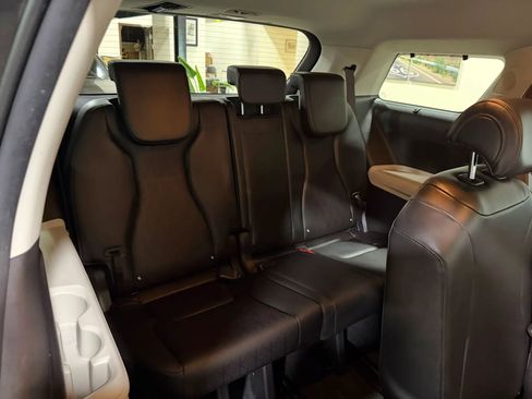 Used 2023 Kia Carnival EX FWD image 29