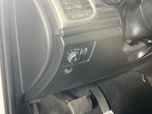 Used 2022 Jeep Grand Cherokee Laredo X image 10