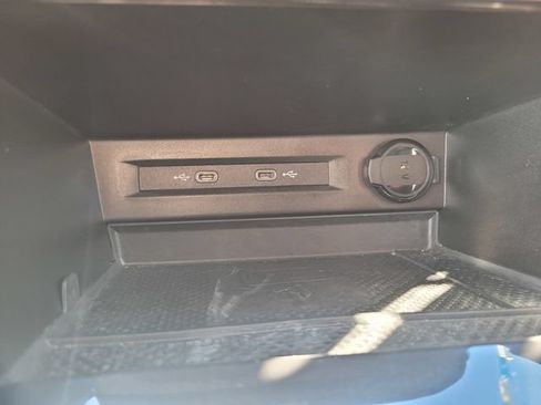 Used 2023 Volkswagen Tiguan SE FWD image 25