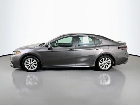 Used 2024 Toyota Camry SE FWD image 4