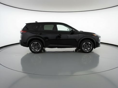 Used 2025 Nissan Rogue SV FWD image 11