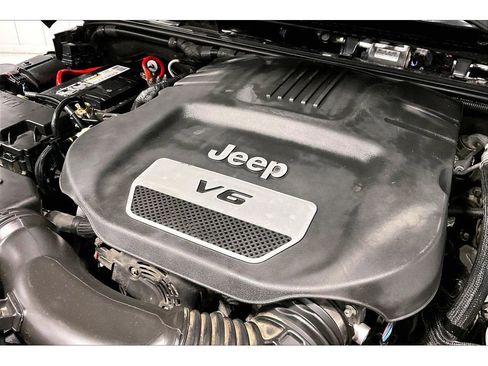 Used 2015 Jeep Wrangler Unlimited Rubicon image 26